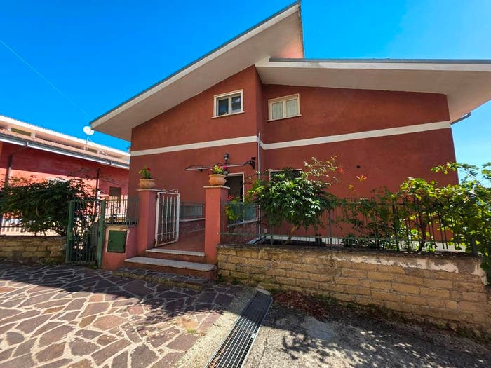 Casa trilocale in vendita in Viale Roma, Orvinio