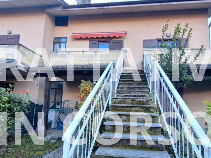 Appartamento con 5 locali in vendita in Via Chiaro, Colico Piano, Colico