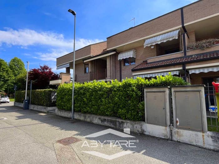 Appartamento con 5 locali in vendita in via, Centro, Carignano