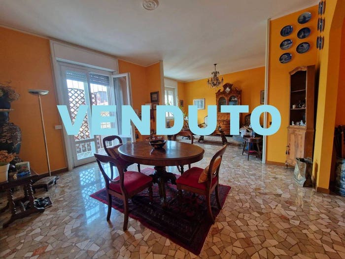 Appartamento con 5 locali in vendita in Via Alessandro Volta, Centro, Gallarate