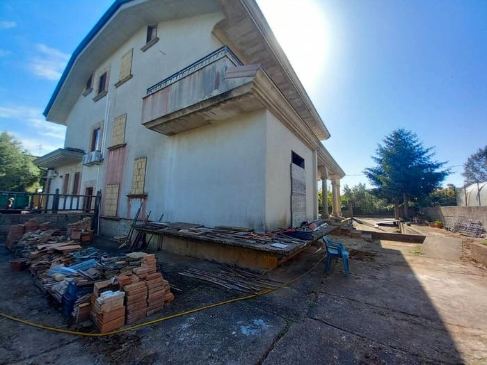 Casa con 6 locali in vendita in Contrada Chiuselli, Borgia