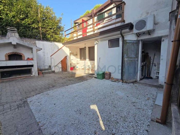 Casa con 6 locali in vendita in via San Martino, Centro, Massa