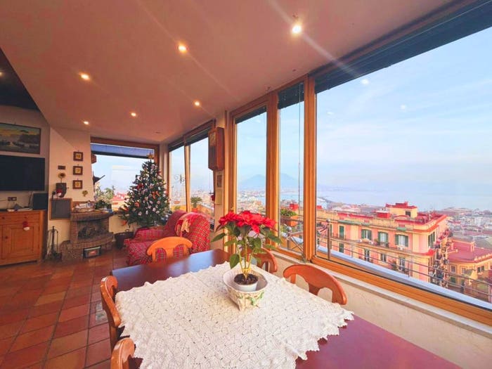 Casa con 5 locali in vendita in Via Suor Orsola, Vomero, Napoli