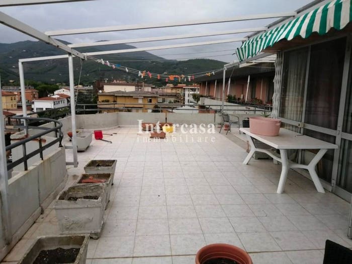 Casa con 5 locali in vendita in Centro, Cascina