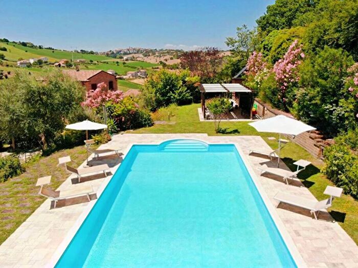 Casa con 6 locali in vendita in Piazza Giacomo Leopardi, Centro, Montegranaro