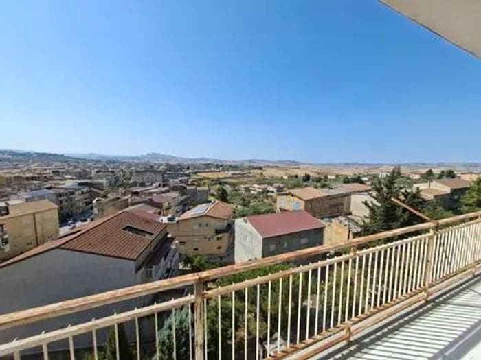 Appartamento con 6 locali in vendita in Via Petrusella, Aragona