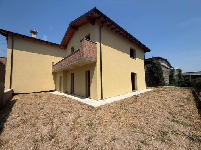 Casa quadrilocale in vendita in Via Aprile, Costa Sant'abramo, Castelverde
