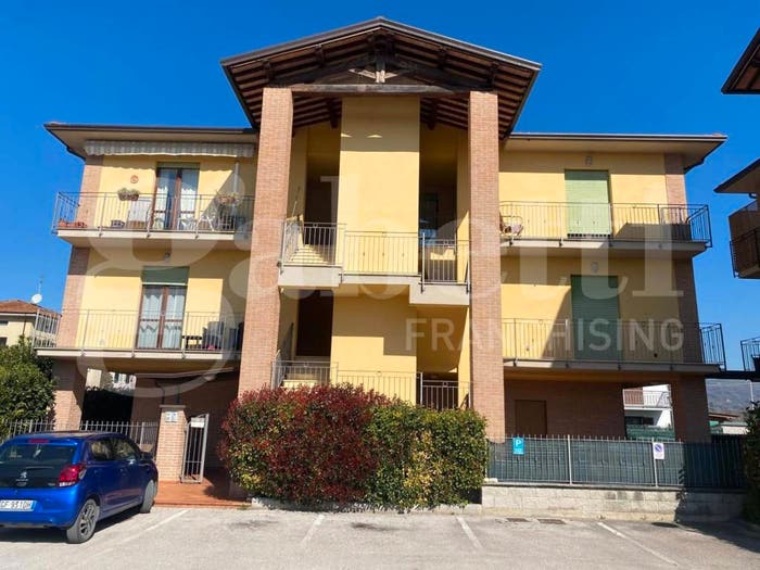 Appartamento trilocale in vendita in VIA EUGUBINA, Palazzo Petrignano, Assisi