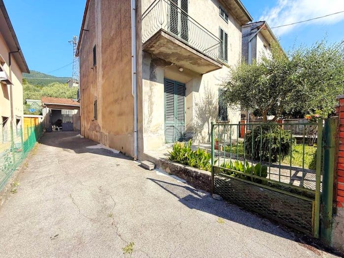 Casa con 6 locali in vendita in Via Antonio Gramsci, Fognano, Montale