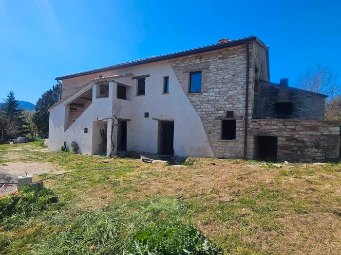 Casa con 6 locali in vendita in Parrocchia San Gervasio, Fossombrone