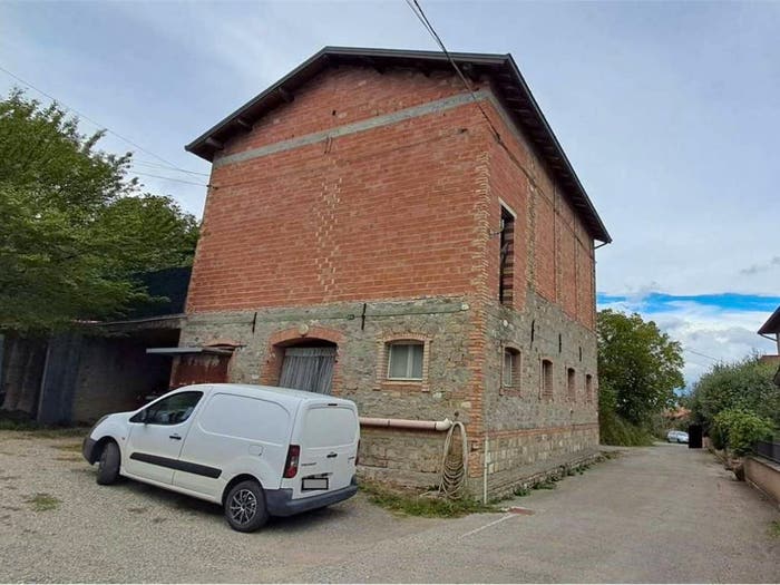 Casa con 6 locali in vendita in Via Corciolano, Teneggia, Baiso