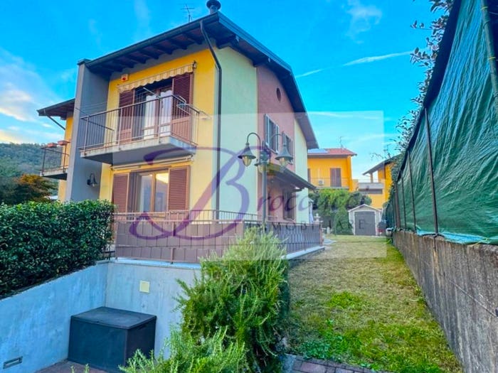 Casa quadrilocale in vendita in Arcisate