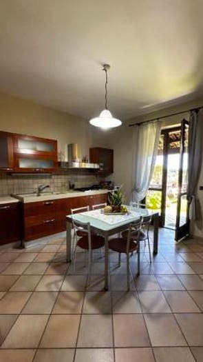Casa con 6 locali in vendita in Via Buarina, Cisterna d'Asti