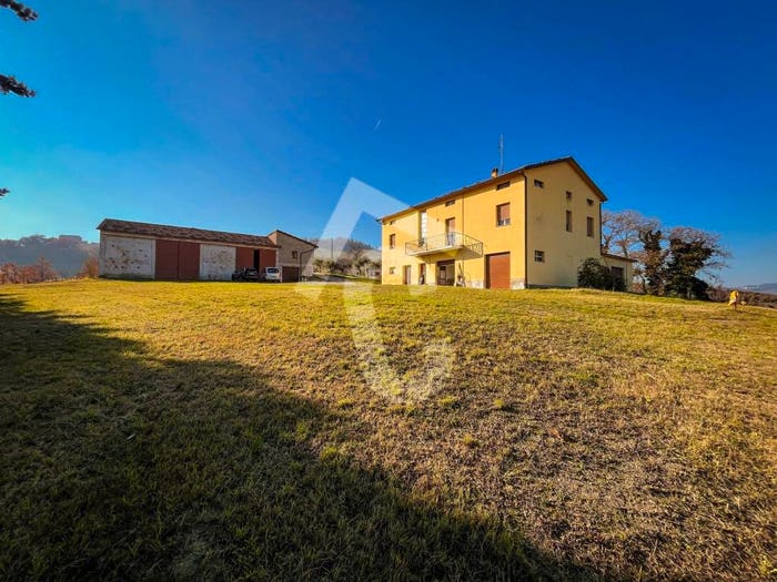 Casa con 6 locali in vendita in Centro, Staffolo