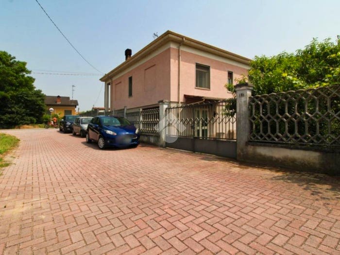 Casa con 6 locali in vendita in Via Scalina, Centro, Garlasco