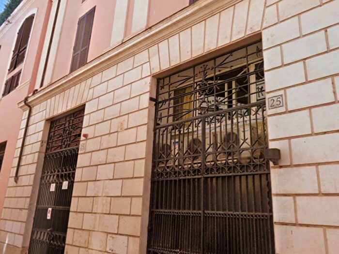 Appartamento quadrilocale in vendita in Via di San Giacomo, Piazza del Popolo, Roma