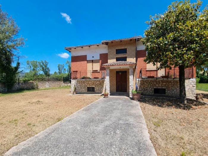 Casa quadrilocale in vendita in LOCALITA' CANTINONE, Montefalco