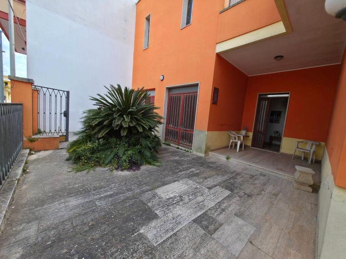 Casa quadrilocale in vendita in Via Ciro Menotti, Copertino