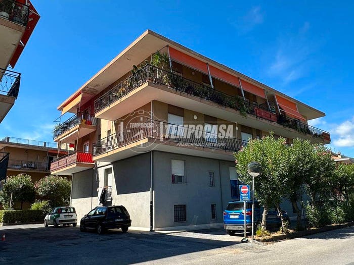 Appartamento trilocale in vendita in Via Magnone, Centro, Ceriale