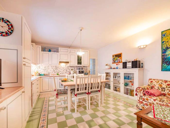 Casa con 6 locali in vendita in Piazza Roma, Centro, Caprino Veronese