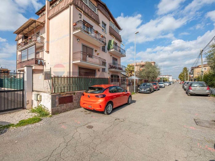 Appartamento trilocale in vendita in Corcolle, Roma