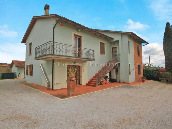 Casa con 6 locali in vendita in Via dell'antica chiusina, Montepulciano