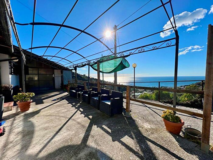 Casa trilocale in vendita in Strada Ospedaletti, Foce Semeria, Sanremo