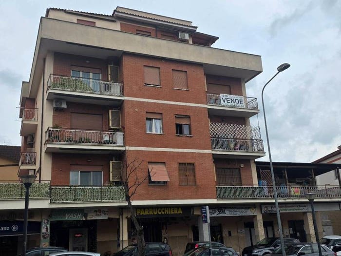 Appartamento trilocale in vendita in Via Nettunense, Cecchina, Albano Laziale