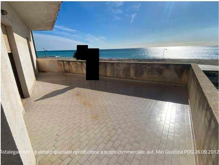 Appartamento con 6 locali in vendita in Via Vincenzo Cappelleri, Roccella Ionica