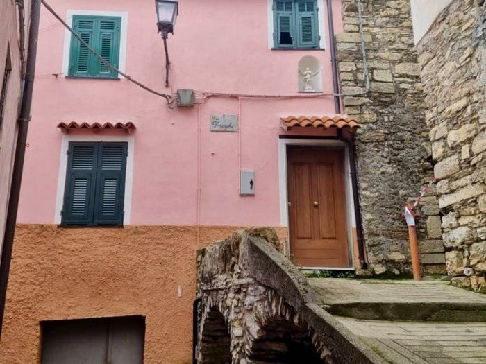 Casa con 6 locali in vendita in Via Draghi, Centro, Caravonica