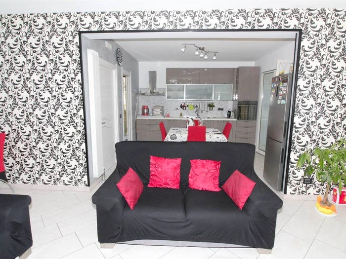 Casa con 6 locali in vendita in VIA CARRUBBAZZA, Lentini