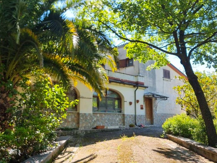 Casa con 6 locali in vendita in Contrada Olivella, Isernia