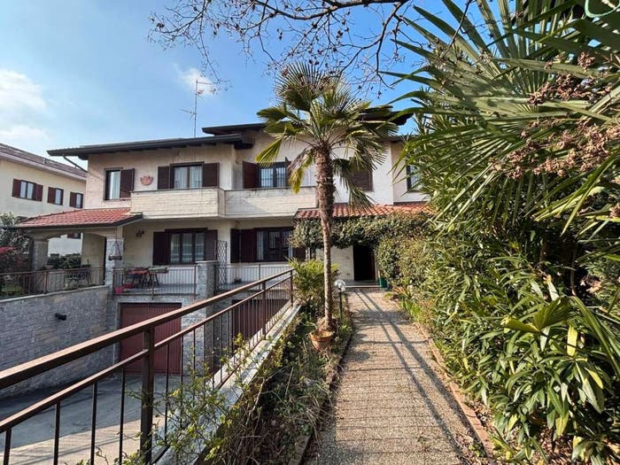 Casa quadrilocale in vendita in Via Tito Minniti, Centro, Cislago