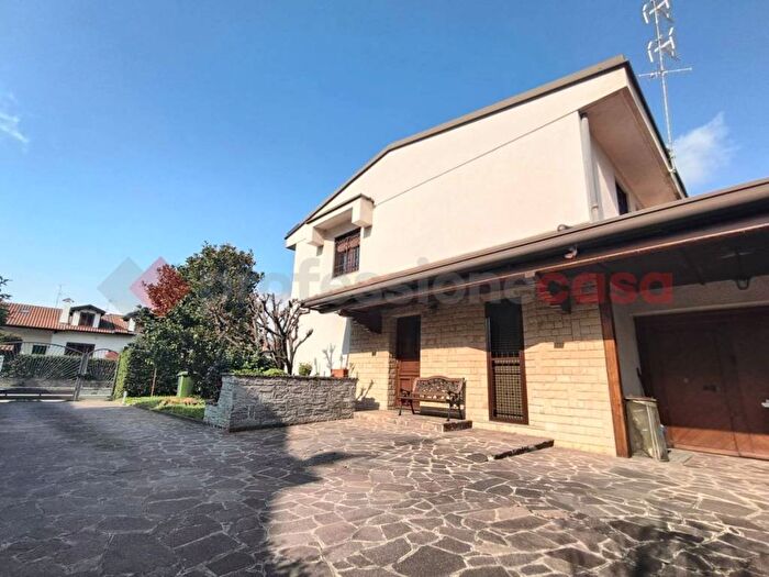 Casa quadrilocale in vendita in via sant'antonio, Centro, Parabiago