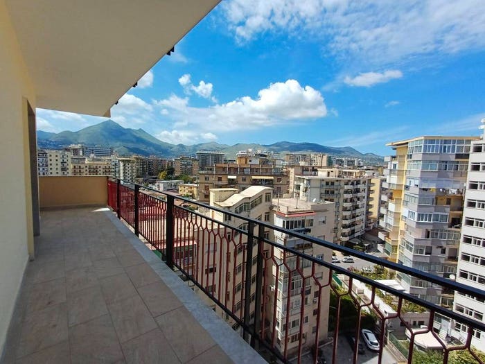 Appartamento con 5 locali in vendita in Via Matteo Silvaggio, Noce, Palermo