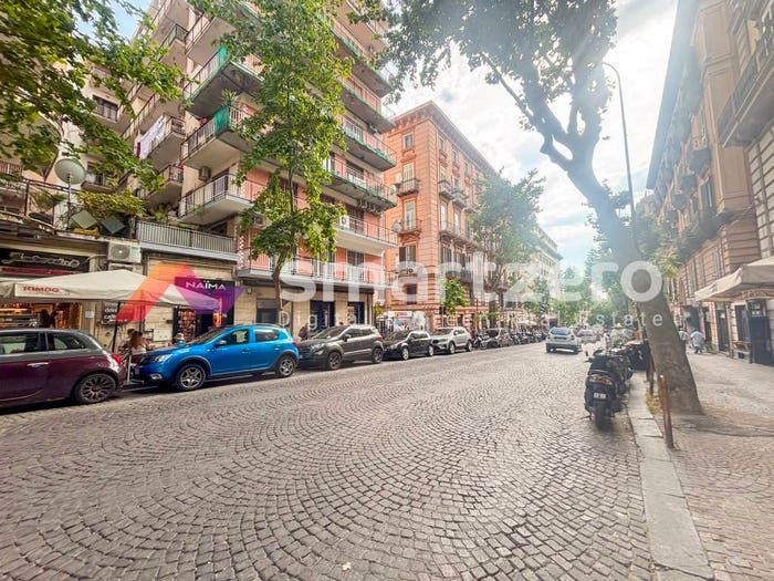 Appartamento con 5 locali in vendita in Vomero, Napoli