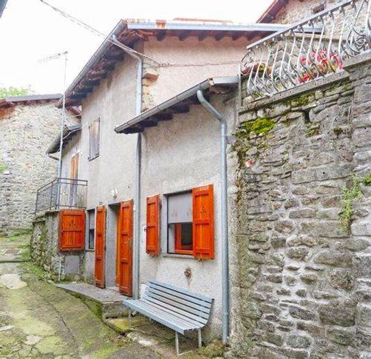 Casa trilocale in vendita in Sassalbo, Fivizzano