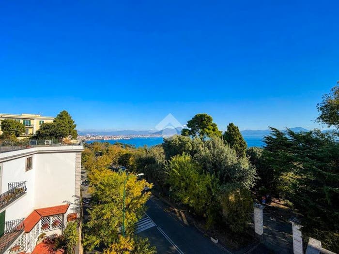 Appartamento quadrilocale in vendita in Via Francesco Petrarca, Posillipo, Napoli