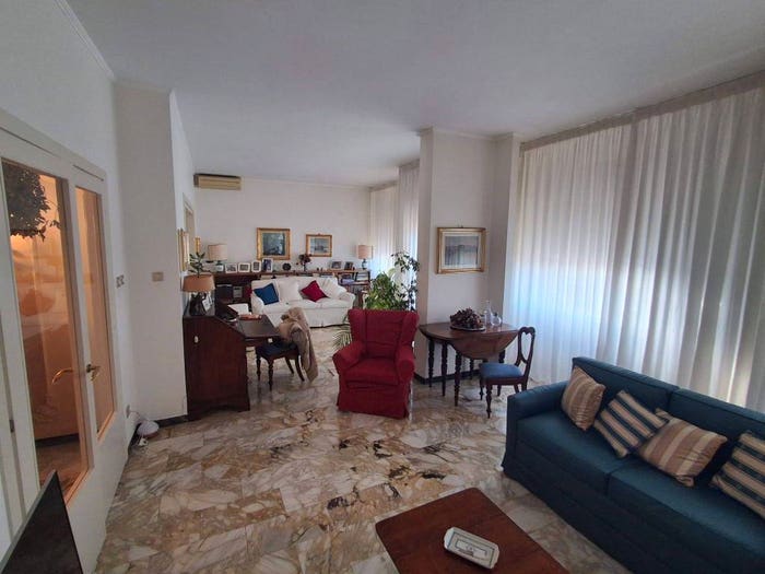 Appartamento con 6 locali in vendita in Calzabigi, Livorno