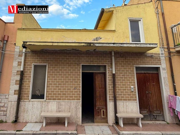 Casa quadrilocale in vendita in Via Fratelli Bandiera, Centro, Lesina