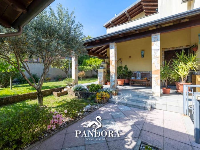 Casa con 5 locali in vendita in Via Perugia, Madonna in Campagna, Gallarate