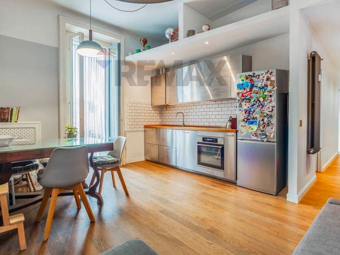 Appartamento trilocale in vendita in Via Giuseppe Guerzoni, Dergano, Milano