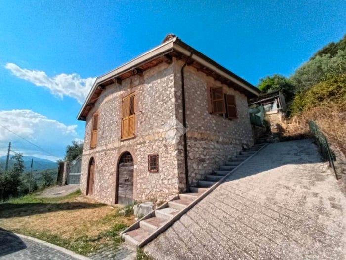 Casa trilocale in vendita in Piazza dell' Annunziata, Olevano Romano