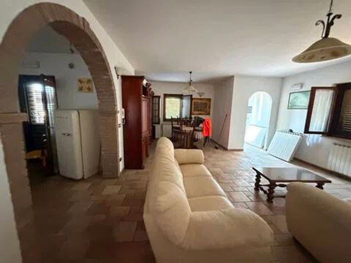 Casa con 6 locali in vendita in Strada Provinciale L SNC, Centro, Castilenti