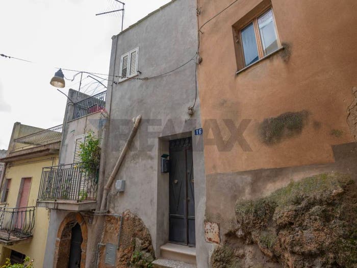 Casa bilocale in vendita in Via Volta carmito, Centro, Caltagirone