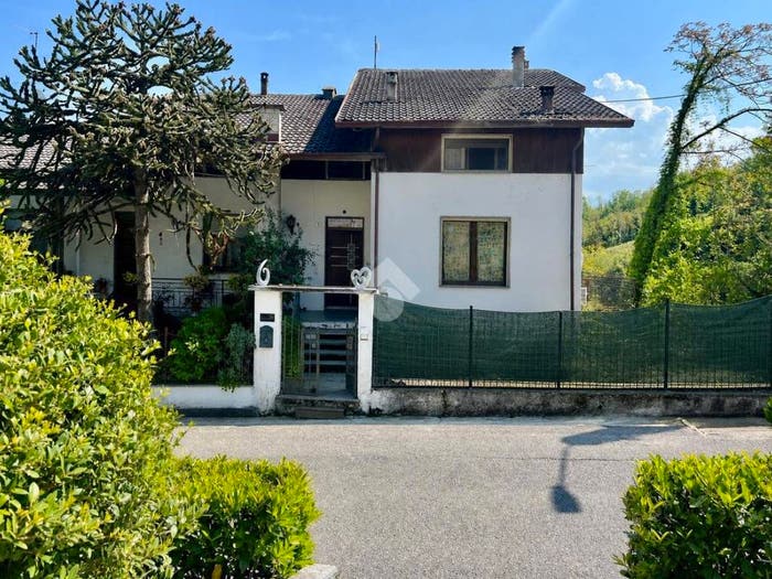 Casa con 6 locali in vendita in Frazione Crocetta, Crocetta, Montecalvo Versiggia