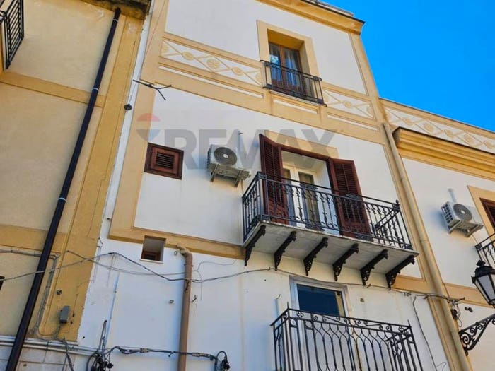 Casa con 5 locali in vendita in Piazza Vittorio Emanuele, Centro, Bagheria
