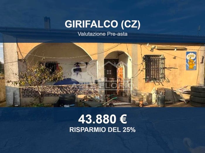 Appartamento con 6 locali in vendita in Contrada Carruse, Casa Di Cura Ex OPP, Girifalco