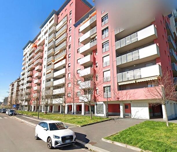 Appartamento quadrilocale in vendita in Via Pesaro, Canegrate