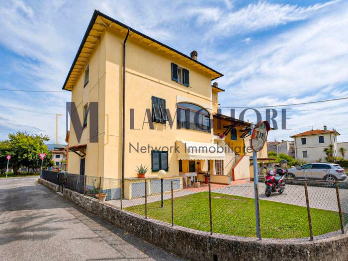 Appartamento quadrilocale in vendita in Via del Fossetto, Sant'Angelo, Lucca